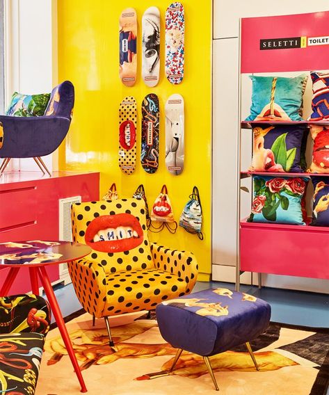 Pop Art Store Design, Pop Art Furniture Interior Design, Pop Art Room Design, Pop Art Decoration Ideas, Colorful Store Design, Art Store Design, Pop Art Apartment, Pop Art Office, Pop Art Room