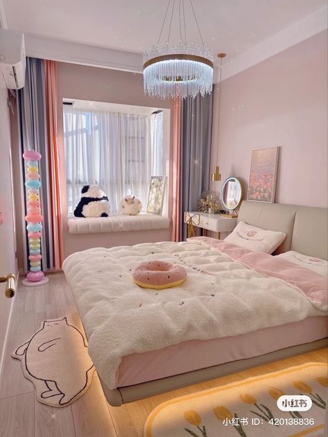 Bedroom Ceiling Ideas Aesthetic, Pretty Houses Interior Aesthetic, Bedroom Decor For Couples, Dream Apartment Decor, Redecorate Bedroom, Dream House Rooms, Cozy Room Decor, Minimalist Room, Teen Bedroom Decor