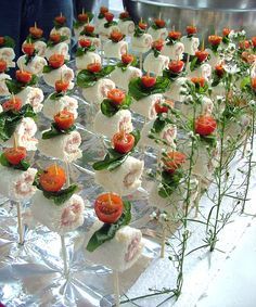 Rolled Sandwiches, Party Sandwiches, Tea Party Food, Food Displays, Tea Sandwiches, Snacks Für Party, Food Display, Food Decoration, Food Presentation