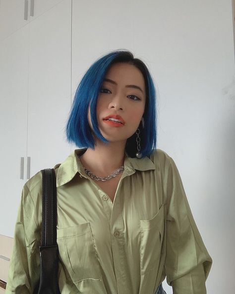 blue hair & green silk shirt Short Hair Blue Color, Short Blue Hair Bob, Bob Blue Hair, Short Coloured Hair, Blue Hair Men, Blue Hair Short, Blue Short Hair, Blue Hairstyles, Green Silk Shirt