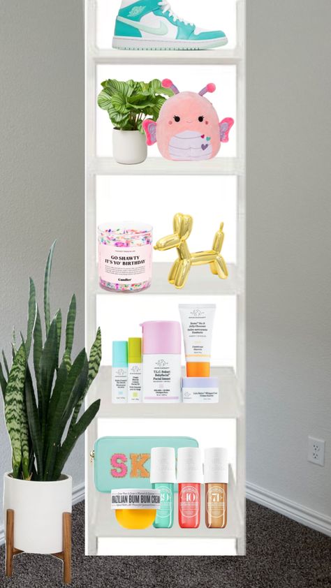 preppy shelf #preppy #roomideas Preppy Shelves, Preppy Shelf Decor, Preppy Bookshelf, Preppy Shelf, Shuffles Preppy, Shelf Board, Preppy Beach, Beach Books, Bedroom Inspo