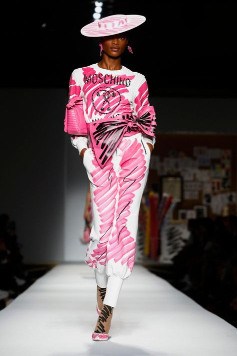 Printed Fashion Runway, Funky Runway Fashion, Runway Fashion Vintage, Pop Art Fashion, Abstract Fashion, 90s Runway Fashion, Runway Fashion Couture, Conceptual Fashion, Fashion Runway