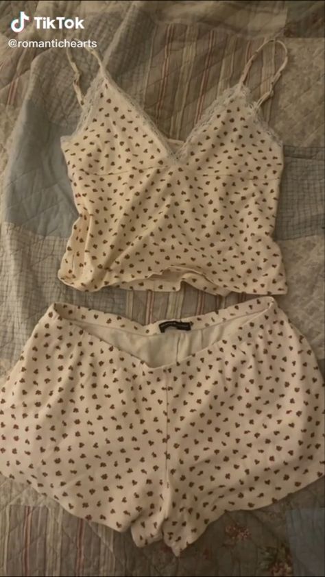 Waking Up Outfit, Coquette Pjs Aesthetic, Simple Pjs, Cute Summer Pjs, Aesthetic Pajama Outfit, Coquette Pjs, Cute Pjs Aesthetic, Aesthetic Pjs, Pjs Aesthetic