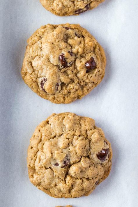 Easy Brown Sugar Oatmeal Cookies. One Bowl. No Raisins. (Unless you want them!) Oatmeal Brown Sugar Cookies, Brown Sugar Oatmeal Cookies, Easy Oatmeal Raisin Cookies, Old Fashioned Oatmeal Cookies, Brown Sugar Cookie Recipe, Oatmeal Dessert, Simple Chocolate Chip Cookie Recipe, Oatmeal Chocolate Chip Cookie Recipe, Cookie Factory