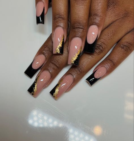 Coffin Black And Gold Nails, Acrylic Nails Ideas Gold, Black And Silver Biab Nails, Black And Gold Nails Black Women, Black Gold Flake Nails, Matt Black And Gold Nails, Black White And Gold Nails Short, Good And Black Nails, Acrylic Nail Designs Black And Gold