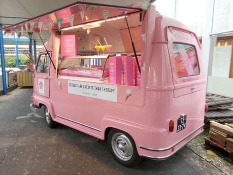 Pink Food Truck, Kombi Food Truck, Foodtrucks Ideas, Boutique Patisserie, Gerobak Dorong, Coffee Food Truck, Food Stall Design, Mobile Cafe, Mobile Coffee Shop