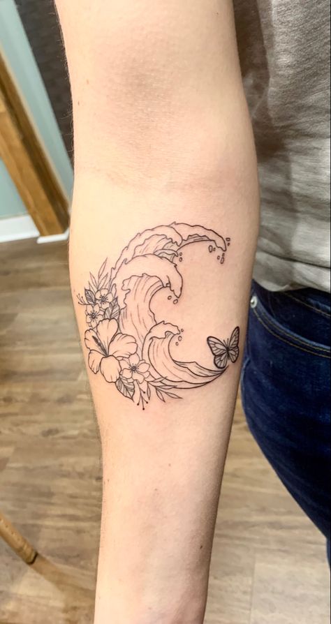 Flowers And Ocean Tattoo, Ocean Forearm Tattoo Women, Flower And Water Tattoo, Beach Flowers Tattoo, Ocean Memorial Tattoo, Feminine Ocean Tattoos, Beach Tats, Small Ocean Tattoo Ideas, Ocean Themed Tattoos