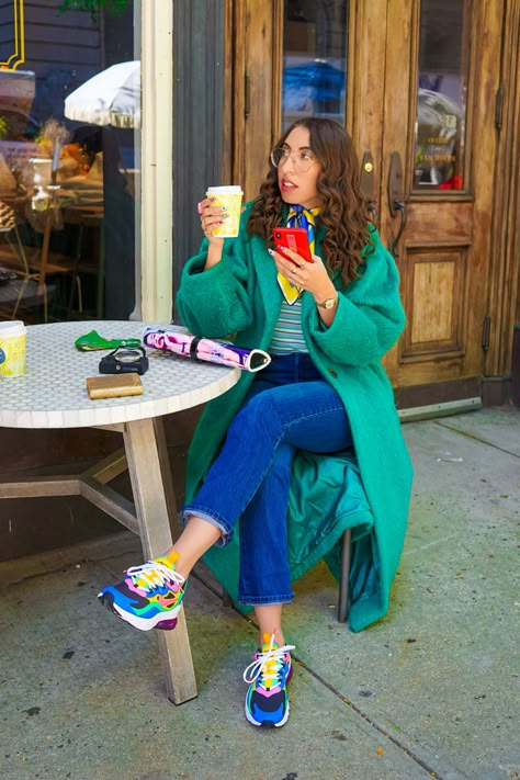 Colorful Elegant Outfits, Carrie Bradshaw Outfits Inspiration, Bright Outfits Aesthetic, Carrie Bradshaw Aesthetic, Colorful Spring Outfits, Cute Colorful Outfits, Carmen Gimeno, Sneakers And Dresses, Artsy Clothes