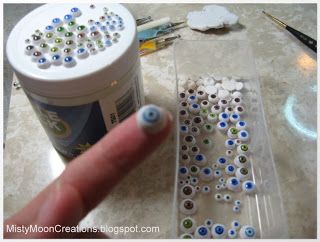 Misty Moon Creations: "Glass" Eyes for your dolls- Tutorial Art Doll Tutorial, Diy Fimo, Realistic Eyes, Sculpting Tutorials, Doll Making Tutorials, Sculpted Doll, Polymer Clay Dolls, Polymer Clay Tutorials, Poly Clay