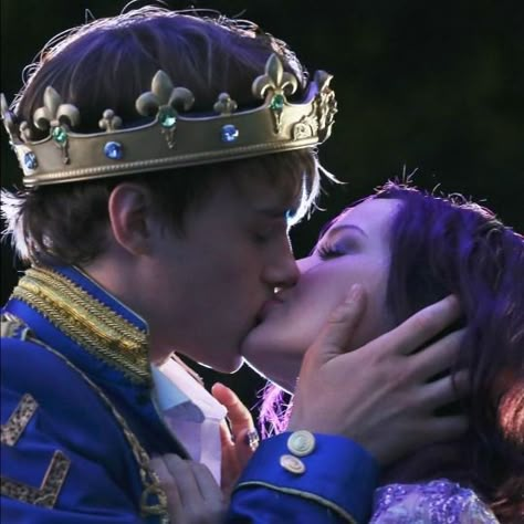 Ben And Mal, Descendants Mal And Ben, Descendants Ben, Dove Cameron Descendants, Disney Descendants Mal, Descendants Pictures, Mal Descendants, Descendants Characters, Disney Descendants Movie