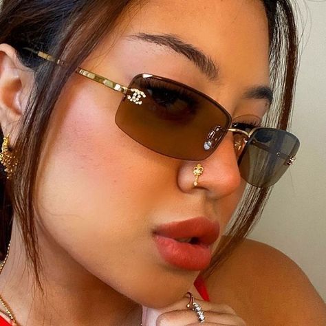 Mirror Glasses Sunglasses, Glasses Selfie, Sunglasses For Your Face Shape, Glasses Frames Trendy, Classy Lifestyle, Nails Love, Funky Glasses, Princess Beauty, Aesthetic Accessories