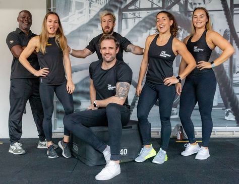 Group Fitness Photography Photo Ideas, Gym Team Photoshoot, Group Pose Reference 3 People, Pose Reference 3 People, Pt Photoshoot, Merch Shoot, Gym Content, Gym Poses, Gym Group