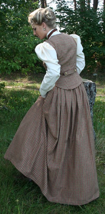 Costume Idea: Nice 3 pc ensemble. Would make the vest a v-front with lapels. 1880s Fashion, 1890s Fashion, 1800s Fashion, Period Clothing, Historic Clothing, The Old West, Old Fashion Dresses, Retro Pin Up, Period Outfit