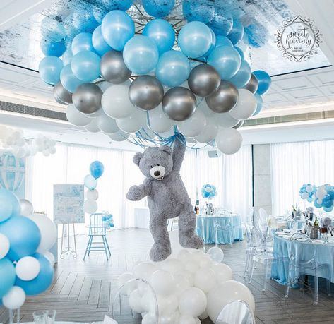 Baby Shower Balloons – An Easy & Cost Effective Way To Create A Fabulous Baby Shower Creative Baby Shower Themes, Light Up Balloons, Idee Babyshower, Creative Baby Shower, Shower Centerpieces, Baby Shower Planning, Baby Bear Baby Shower, Baby Shower Centerpieces, Baby Shower Gender Reveal