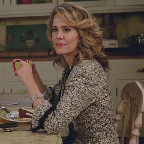 Billie Dean Howard, Middle Aged Actresses, John Winchester, Sarah Paulson, Middle Aged Women, Desperate Housewives, Evan Peters, Horror Story, Fleetwood Mac