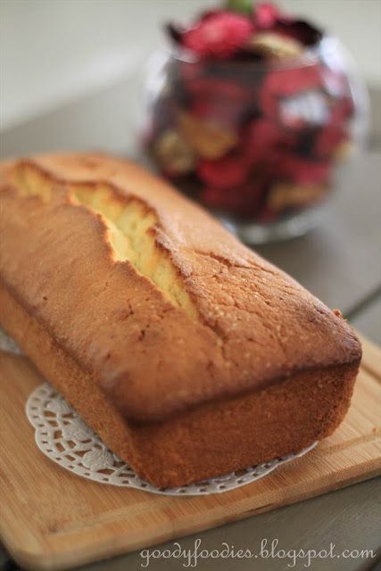 Recipe: Lemon Madeira Cake (Nigella Lawson) Madera Cake, Maderia Cake, Lemon Madeira Cake, Madeira Food, British Cakes, Rustic Baking, Unusual Cake, Nigella Christmas, Simply Nigella