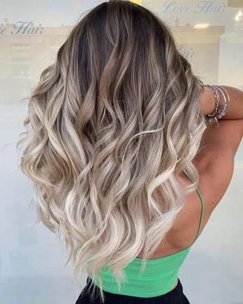 Blonde Curly Balayage, Curly Balayage, Balayage Hair Blonde Medium, Hairstyle Hacks, Blonde Hair With Roots, Mushroom Hair, Ombre Hair Blonde, Brunette Hair With Highlights, Dark Roots Blonde Hair