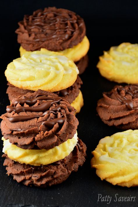 Easy Lemon Cookies, Lemon And Chocolate, Cookies Recipes Easy, Melting Moments Cookies, بيتي فور, Cookies Lemon, Lemon Cookies Recipes, Melting Moments, Lemon Sugar Cookies