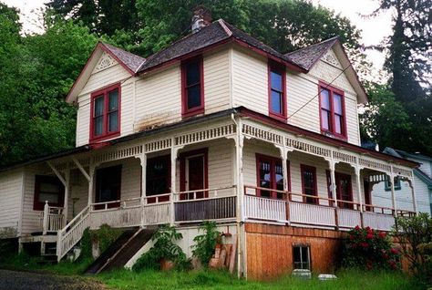 The most famous movie locations in Oregon | OregonLive.com #goonies Goonies House, Old House Exterior, Oregon House, Old Victorian Homes, Astoria Oregon, Get Off My Lawn, The Goonies, Famous Houses, Movie Locations