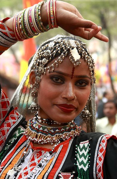 Dance And Music, Rajasthani Dress, Indian Woman, Indian Dance, We Are The World, World Cultures, India Beauty, Desi Beauty, Beauty Women