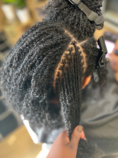 Starter Micro Locs Short 4c Hair, Mini Locs, Locs Micro, Micro Locs Interlocking, Micro Locs Vs Sister Locs, Loc Method Natural Hair, Sisterlocks Vs Microlocks, Braids Pictures, Hype Hair