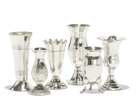 Set the table with silver bud vases from Amy Berry Home to change up your beautiful floral arangements. Dining Display, Elegant Vases, Silver Vase, Brass Vase, Mini Vase, Beautiful Centerpieces, Antique Design, Vase Set, Queen Anne