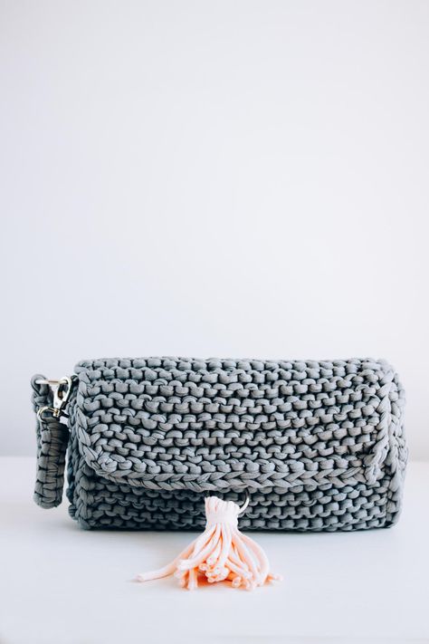 Holiday Knitting Patterns, Knitted Clutch, Knitted Purse, Crochet Clutch Bags, Knitting Bag Pattern, Knit Purse, Crochet Clutch, Patchwork Bags, Bag Patterns To Sew