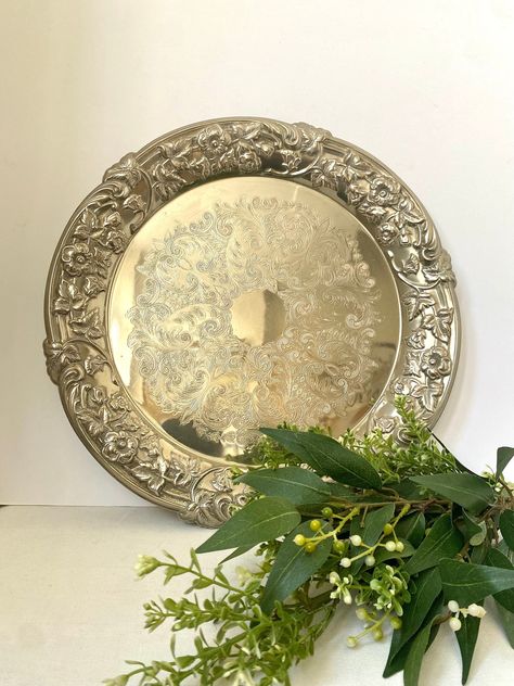 Holding Candle, Wooden Fruit Bowl, Silver Plated Trays, Vintage Trays, Metal Tray, Serving Drinks, Home Decor Vintage, Round Tray, Metal Trays