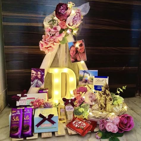 40th Birthday Hamper Ideas For Him, Gift Hampers Packaging Basket Ideas, Anniversary Hamper Ideas, Princess Theme Decoration, Hamper Decoration, Anniversary Hamper, Hamper Packing, Husband Birthday Decorations, Birthday Princess Theme