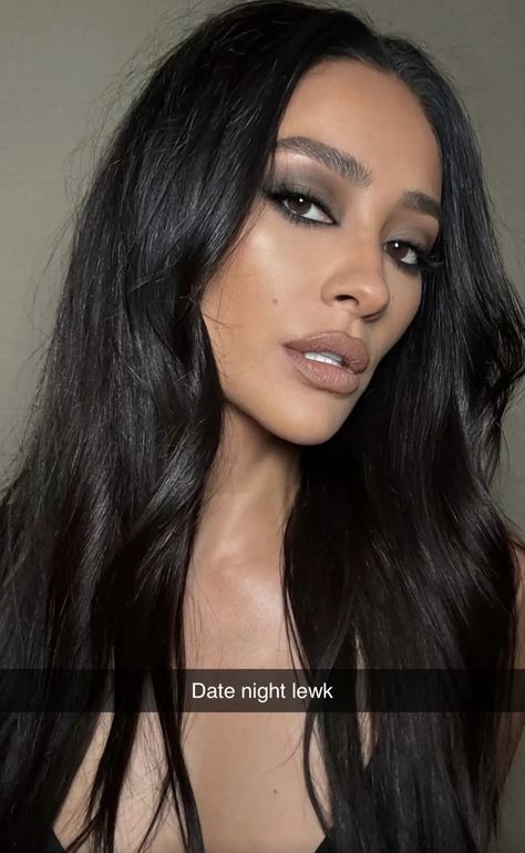 Shay Mitchell Makeup, Mob Wife Makeup, Grey Makeup, Show Makeup, Instagram Cool, Shay Mitchell, Makeup Obsession, Kiss Makeup, Festival Looks