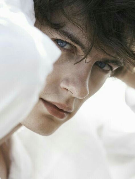 Werewolf Eyes, Dorian Havilliard, Werewolf Aesthetic, Male Angel, Fashion Make Up, The Dark Artifices, Man Photography, The Infernal Devices, Aesthetic People