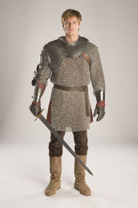 Merlin - Photoshoot for King Arthur portrayed by Bradley James King Arthur Costume, Fig Art, King Arthur's Knights, Medieval Fantasy Clothing, Middle Ages Clothing, Knight Outfit, Merlin Series, Merlin And Arthur, Arthur Pendragon