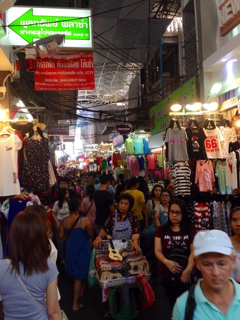 Pratunam Wholesale Market, Bangkok Pratunam Market Bangkok, Reclining Buddha, Market Stands, Thai Street Food, Itinerary Planning, Large Clothes, Night Market, Clothing Retail, What To Buy