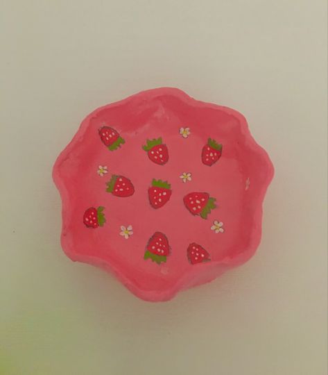 Strawberry Clay Tray, Clay Plate Ideas, Clay Jewelry Tray, Cute Clay Crafts, Funky Pottery, Clay Trays, Strawberry Jewelry, Clay Tray, Clay Art Ideas