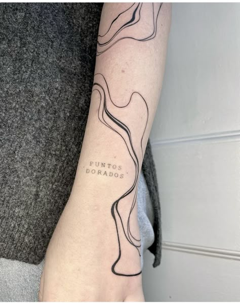 Wave Abstract Tattoo, Water Pattern Tattoo, Sumigashi Tattoo, Fluid Tattoo, Swirly Tattoo, Line Tattoo Arm, Artsy Tattoos, Aries Tattoo, Tattoo Inspiration Men