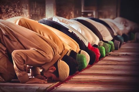 Namaz Sajda Pics, Zuhr Prayer, Thumbnails Youtube Background, Importance Of Prayer, Muslim Images, Islamic Cartoon, Muslim Pictures, Love In Islam, Islam Religion