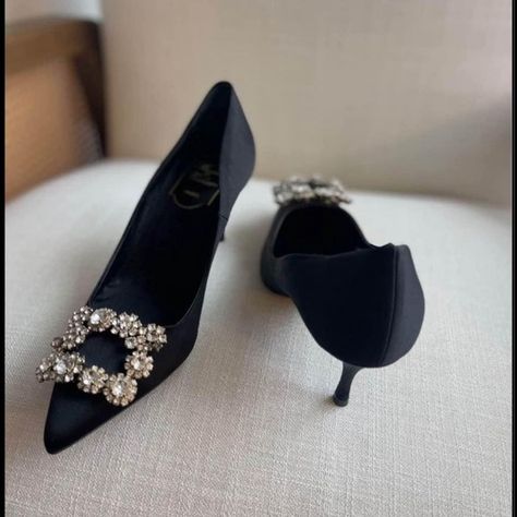 Roger Viver Flower Strass Buckle pumps in Satin Black Vivier Shoes, Roger Vivier Shoes, Roger Vivier, Shoes Women Heels, Black Color, Shoes Heels, Buckle, Pumps, Satin