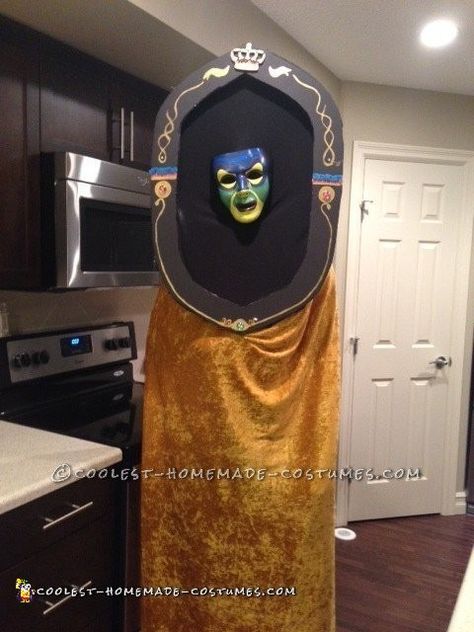 Mirror Costume, A Lot Of Makeup, Mirrored Costume, Deco Disney, Fairy Tale Costumes, Foam Boards, Adult Halloween Party, Homemade Costumes, Crafts Halloween