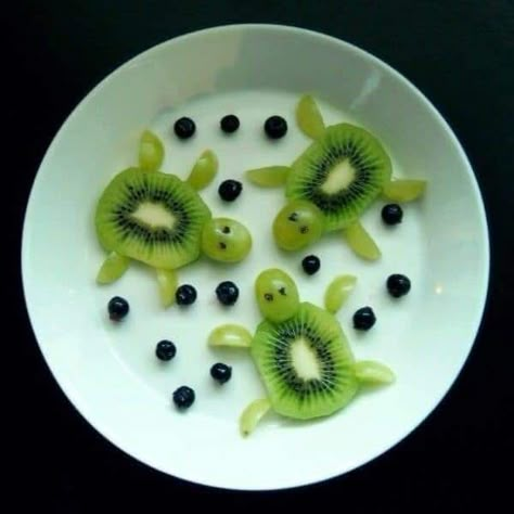 Fun Simple Breakfast Ideas, Kiwi Grape Turtle, Kiwi Turtles, Grape Turtle, Kiwi Turtle, Turtle Recipe, Aesthetic Breakfast, Breakfast Appetizers, Breakfast Aesthetic