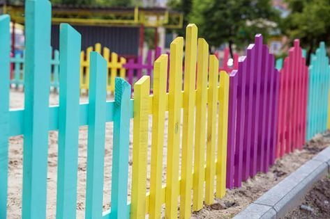 Garden Fence Ideas, Garden Fences, Diy Garden Fence, Trellis Panels, Pallet Fence, Diy Fence, White Picket Fence, Fence Landscaping, Fence Ideas