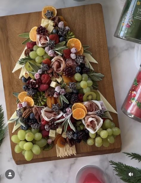 Christmas Veggie, Christmas Veggie Tray, Simple Food Ideas, Christmas Hosting, Christmas Charcuterie Board, Cheese Table, Mozzarella Balls, Christmas Charcuterie, Spicy Mustard