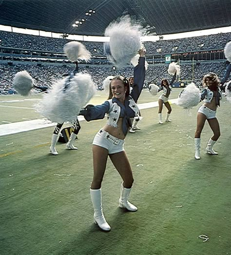 Dallas Cowboy Cheerleader Aesthetic, Nfl Cheerleader Aesthetic, Dcc Aesthetic, Grace Ryder, Pompoms Cheerleading, Sports Announcer, Cheerleader Aesthetic, Americas Sweethearts, Dallas Cowboy Cheerleader