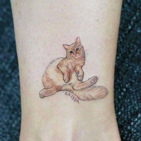 Orange And White Cat Tattoo, Orange Cat Tattoo Ideas, Small Orange Cat Tattoo, Cat Tattoo Orange, Orange Cat Tattoo Simple, Orange Cat Tattoo, Small Cat Tattoo, Minimalist Cat Tattoo, Cat Tattoo Simple