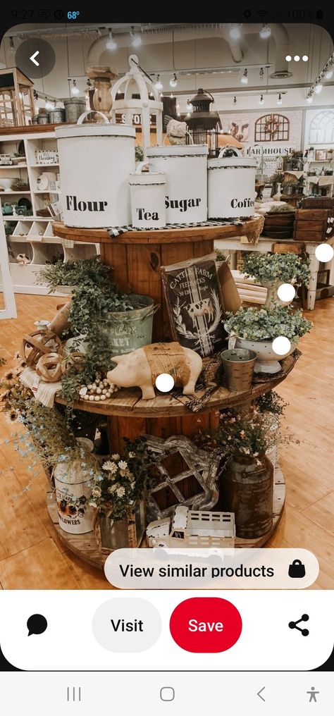 Farmhouse Store Design, Retail Set Up Display Ideas, Rustic Craft Booth Displays, Furniture Vendor Booth Display, Antique Vendor Booth Ideas, General Store Display Ideas, Farmhouse Store Display Ideas, Spool Display Ideas, Thrift Store Window Display Ideas