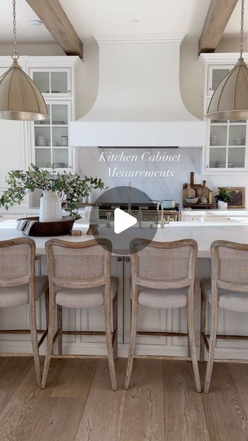 Tricia Crist on Instagram: "It can be so tricky when you are building or remodeling to figure out what size different cabinets will actually look like once they end up in your home!   I did a post a few weeks ago with some measurements and am going to keep doing more because I got a lot of DM’s saying it was helpful!  Hoping these help someone out there who is creating their home!  *I would love to know if you are building a home, or remodeling one!  ✨To shop this space comment KITCHEN or click the link in my bio click and head to my LTK shop and look for the reel or post for the items you want to shop!  If you don’t follow me the links don’t always work!  ~our ceilings are 11’ ~paint is Chantilly Lace  • • • #homedecorating  #kitchen #kitchenhood kitchen hood #hometakestime #kitchendesign Kitchens With 8 Foot Ceilings, Great Room Design, New Home Build, Building A Home, Kitchen Hood, White Interiors, Kitchen Hoods, Cabinetry Design, Neutral Home