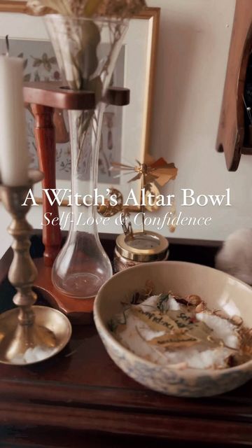 𝑺𝒂𝒓𝒂𝒉 𝑩𝒖𝒓𝒏𝒔-𝑵𝒂𝒑𝒐𝒍𝒊 on Instagram: "Altar Bowls🌿 I really love utilizing altar bowls in my craft. I find they are really good visual reminders of our intentions and can be continuously nurtured and added to over time. You may use altar bowls for any intention such as protection or prosperity. With todays altar bowl we are enhancing self-love, confidence, courage and strength. A tip I will share is that I always use epsom salts with these bowls. That way I can get a little extra us Offering Bowls Altars, Ritual Aesthetic, Healing Altar, Aesthetic Archive, Diy Bowl, Candle Altar, Witches Altar, Witch Craft, Offering Bowls