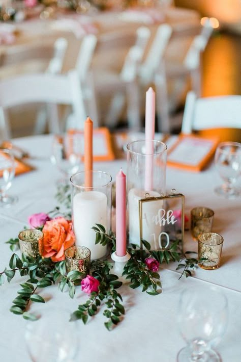 Colorful Boho Wedding Centerpieces, Eclectic Bud Vases Wedding, Simple Wedding Table Decor Round Tables, Simple Colorful Wedding Centerpieces, Wedding Table Decorations Round Tables Simple, Simple Summer Wedding Decor, Simple Spring Wedding Table Decor, Simple Centerpieces Wedding, Centerpieces Wedding Simple