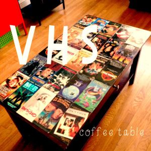 VHS cover coffee table Vhs Upcycling, Vhs Diy, Vhs Ideas, Vhs Crafts, Cassette Tape Crafts, Vhs Art, Vhs Cover, Upcycle Diy, Nail Painting