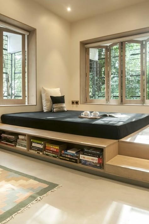 A home with monolithic interior yet delicate in Its Articulation| SML Architects - The Architects Diary Bed In The Center Of The Room, Platform Bedroom, Tatami Room, Japanese Home Design, The Architects Diary, Small Room Design, Room Design Bedroom, Residential Interior, My New Room