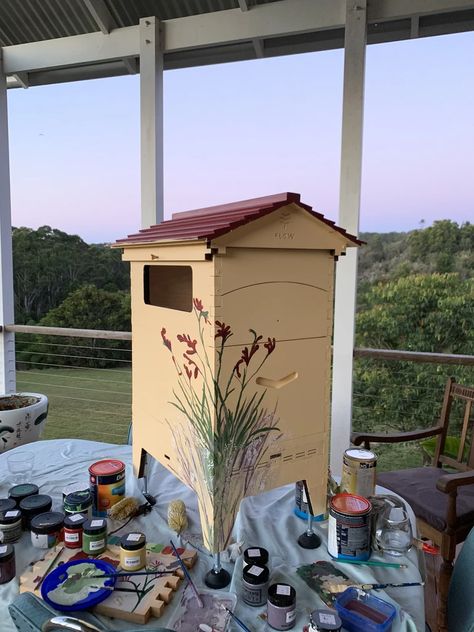 Do I need to paint my Flow Hive? Flow Hive Paint, Flow Bee Hive, Beehives Painted, Flow Hive Painting Ideas, Painted Beehives Ideas, Beehive Painting Ideas, Bee Hive Painting Ideas, Bee Hive Painting, Beehive Painting